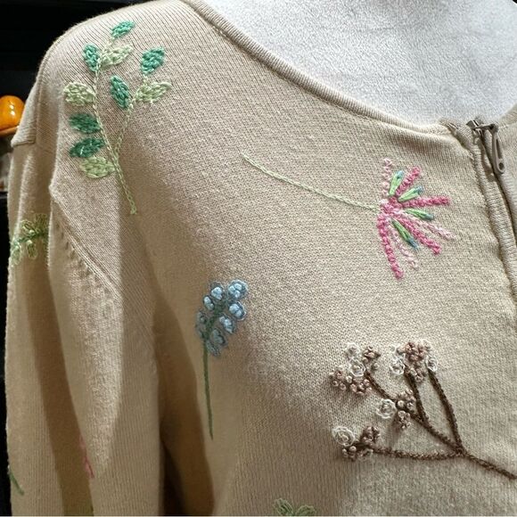 Floral Embroidered Full Zipper Cardigan Size Medium - Picture 4 of 13